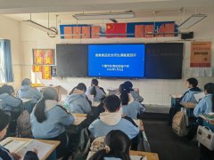  <strong>校带领或教员陪餐</strong>